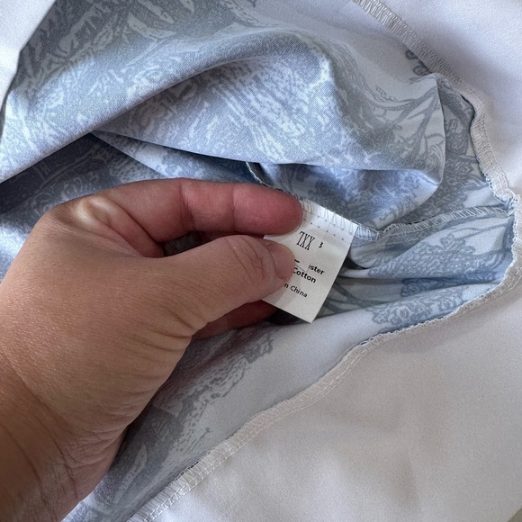 Chic Monochrome Women's Robe - Picture 7 of 11